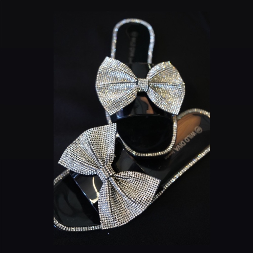 Flat sandals